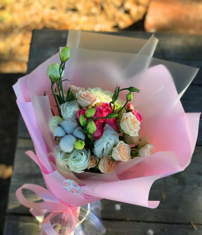 Букет цветов из: Розы и Лизиантусы в Железногорске