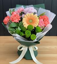 Букет цветов из:  Гвоздики, Розы, Герберы и Хризантемы в Железногорске