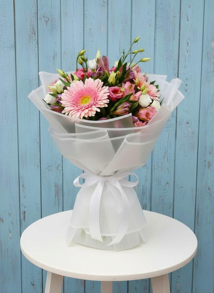 Букет цветов из: Герберы, Альстромерии и Лизиантусы в Железногорске