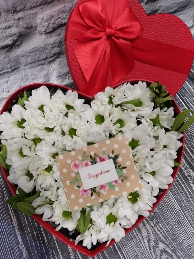 Цветочная композиция из Хризантемы в виде сердца в Железногорске