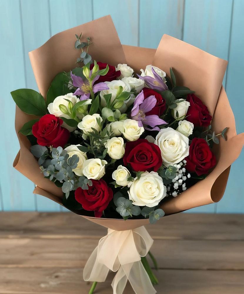 Букет цветов из: Розы и Альстромерии в Железногорске