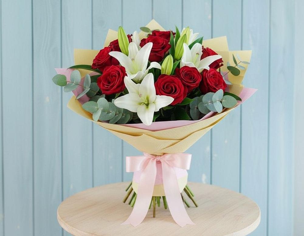 Букет цветов из: Лилии и Розы в Железногорске